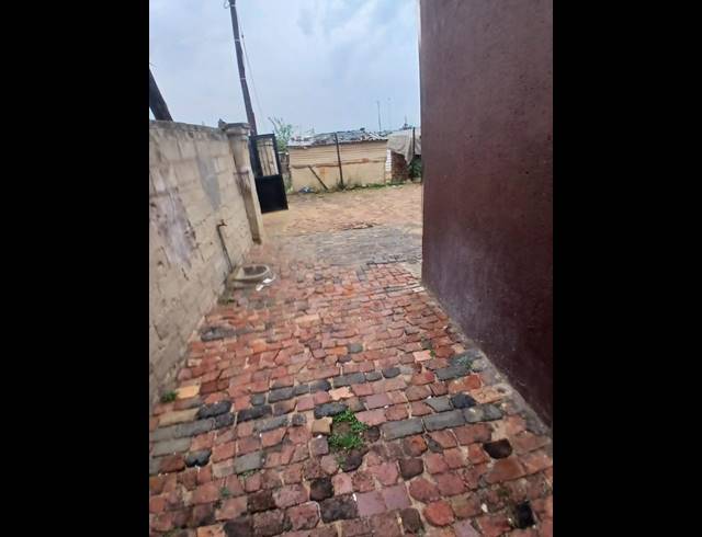 8 BEDROOM HOUSE FOR SALE IN OLIEVENHOUTBOSCH